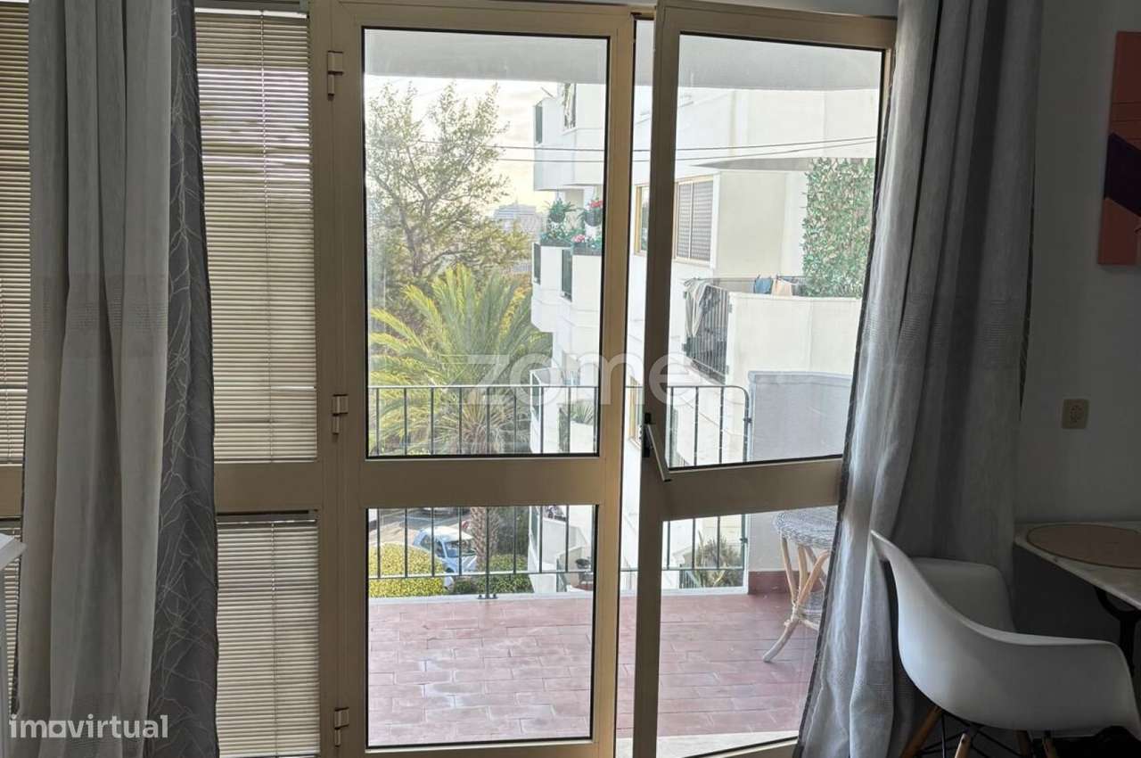 T0 Arrendar - Junto Escola Jaime Moniz | Vista cais do Funchal - Grande imagem: 3/13