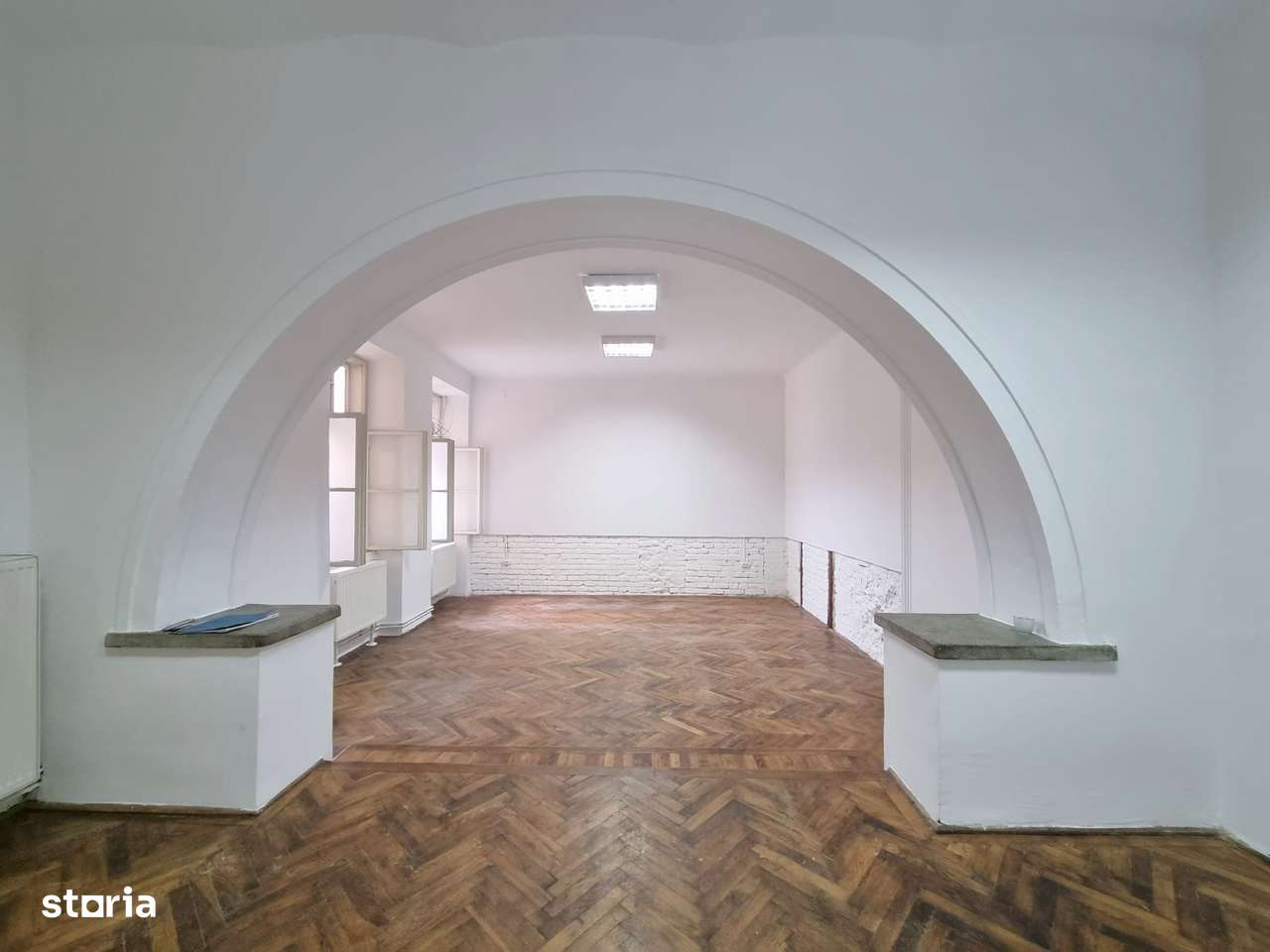 Birou de închiriat în centrul Clujului – 80 mp, clădire istorică - Imagine principală: 3/10
