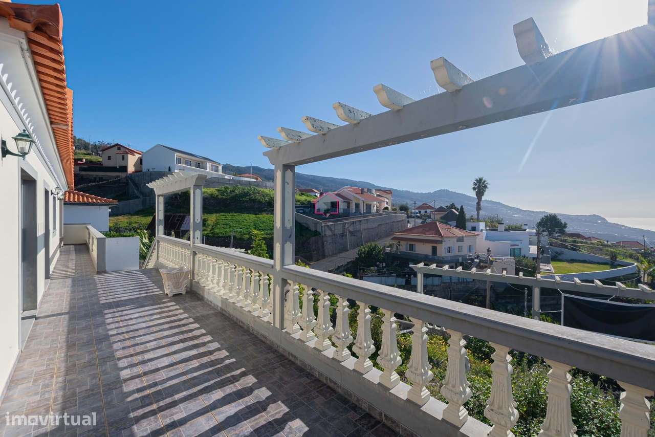 Calheta | Moradia T3 com Vista Mar e Terreno Extra-43