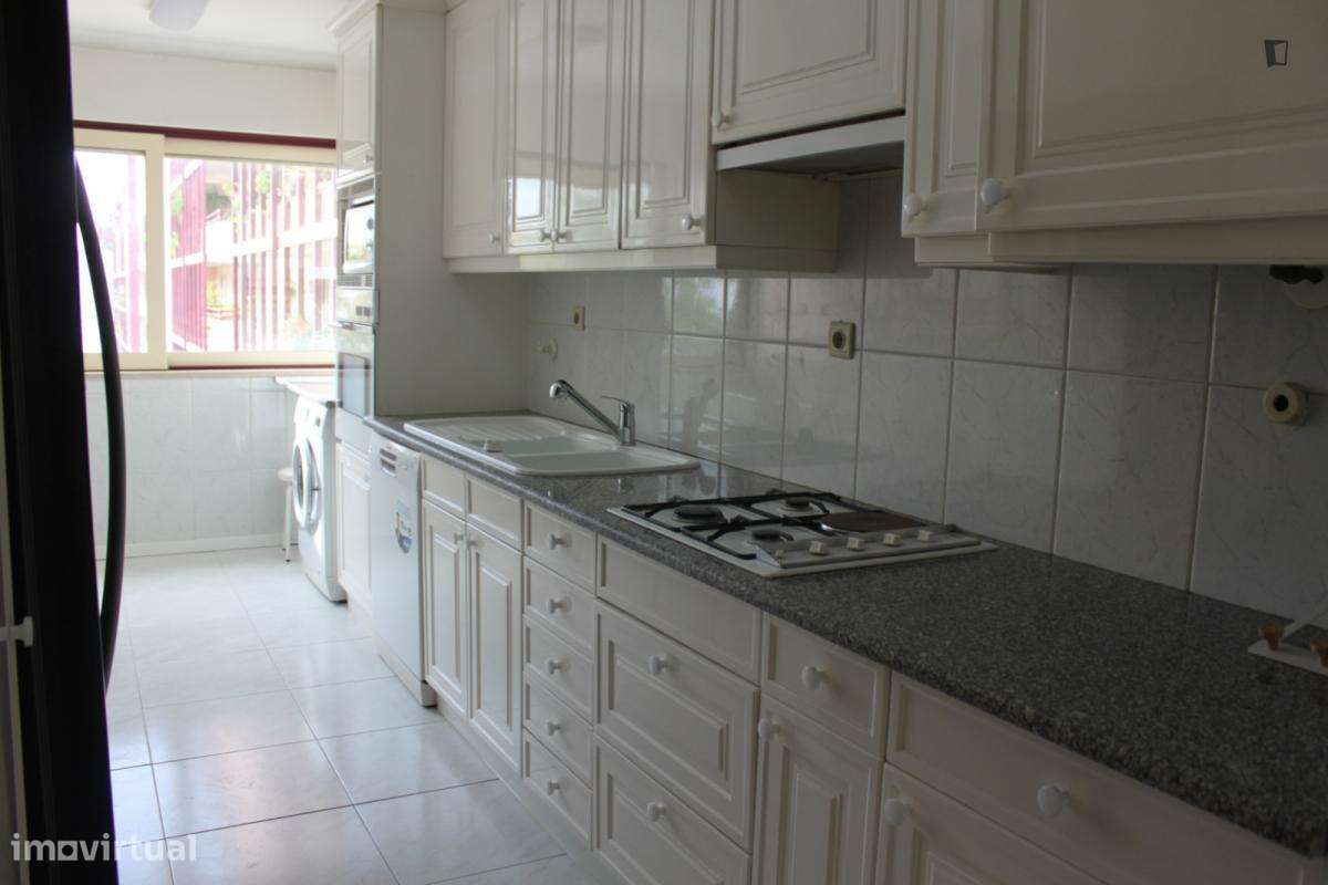 Quarto - localizado em Telheiras Lisbon - Grande imagem: 5/10