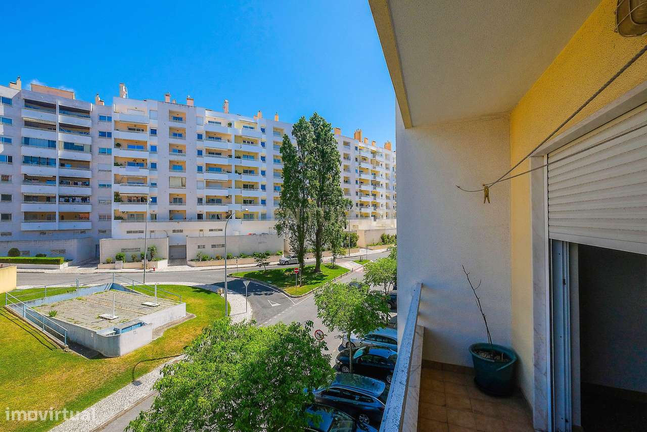 Apartamento T3 luminoso na Parede com varandas, garagem e arrecadação-30