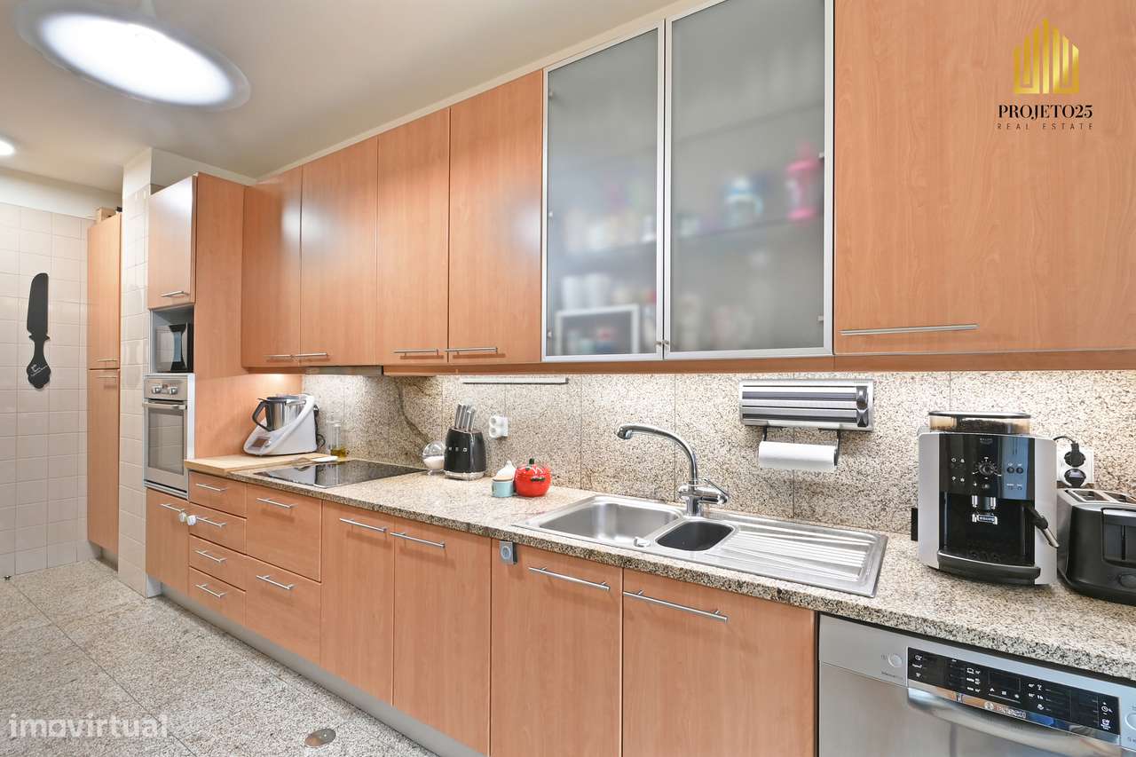 T2 Com Terraço Privativo em Condº Fechado com Piscina Coberta e Jardim-17