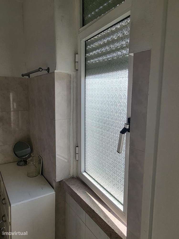 T5 Luminoso em Arroios para Remodelar - Grande imagem: 4/22