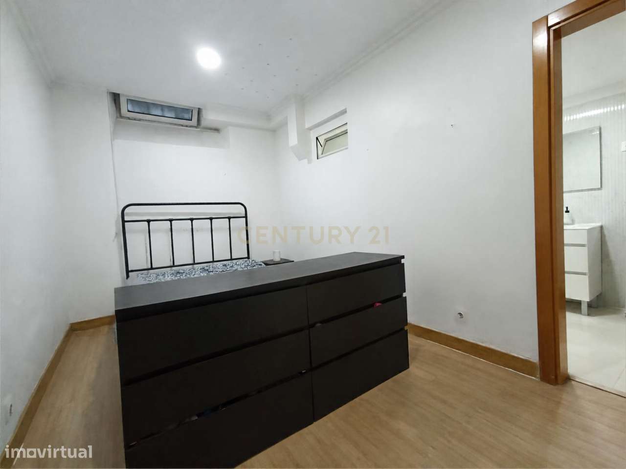 T2+1 com logradouro, em Almada-16