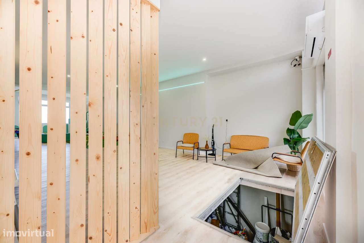 Oportunidade única para adquirir uma loja totalmente remodelada em Lis-16