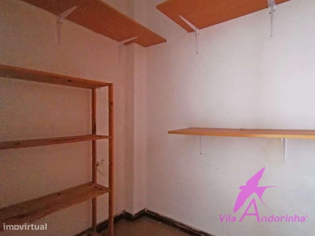 Apartamento T2 a 2 minutos do centro da cidade com garagem fechada.-9