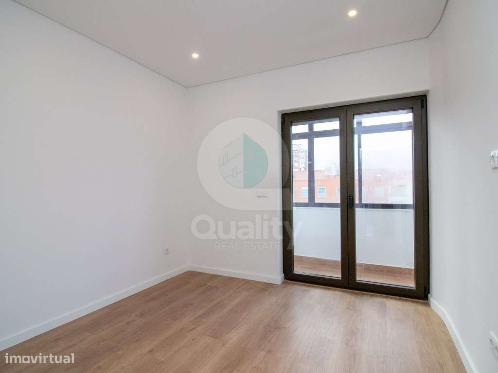 T2 Totalmente Remodelado no Lavradio - Conforto Moderno e Centralidade - Grande imagem: 4/30