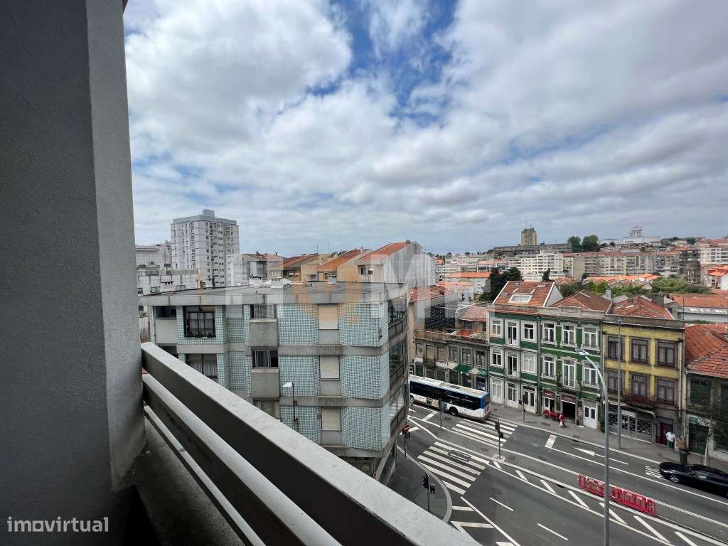 Apartamento T3+1, com varanda à Av. Fernão de Magalhães- Bonfim- Porto-44