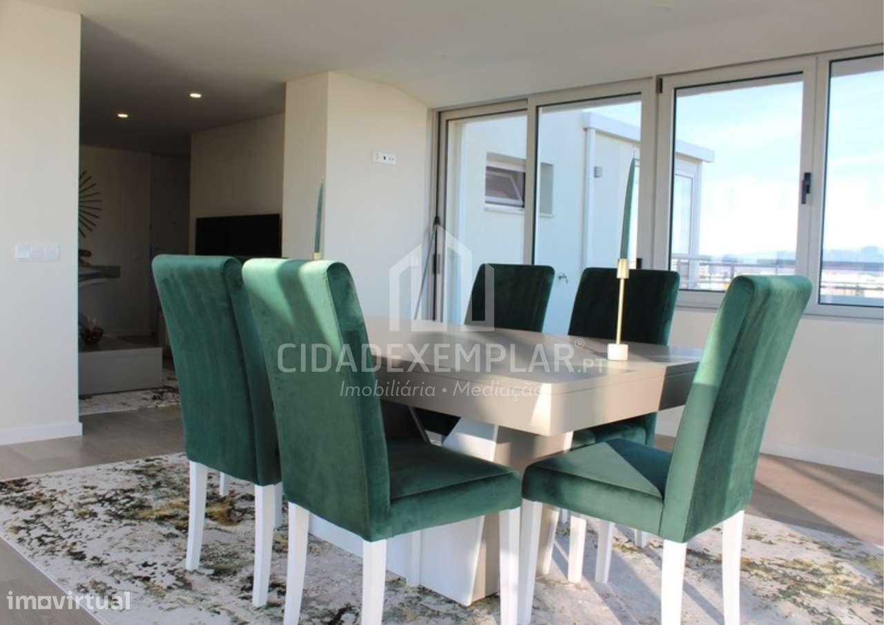 Luxuoso Penthouse T2 Totalmente Remodelado – Portimão, Algarve-8