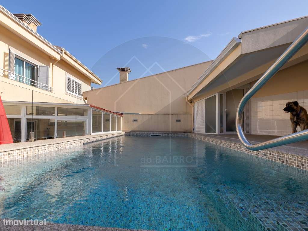 Moradia T4 Independente com Piscina, Ginásio e Garagem para 4 Carro...-37