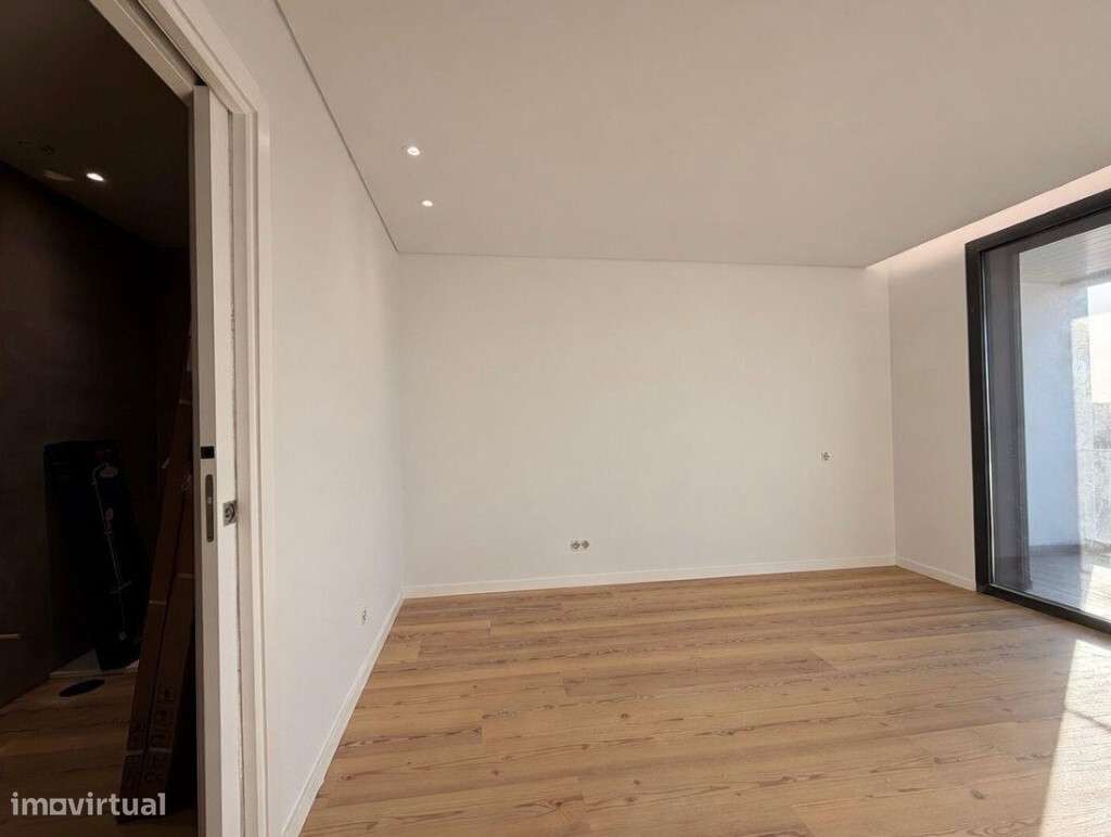 Apartameto T4 Duplex com  garagem em zona da Solum-9