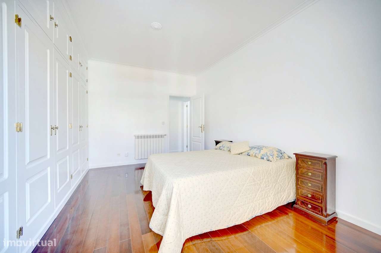 T2 com Vista Mar na Costa da Guia | Último Piso com Garagem Box Dupla-16