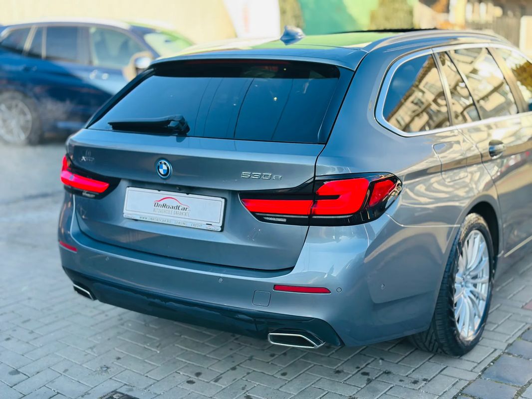BMW Seria 5 530e xDrive Touring Aut. - 27