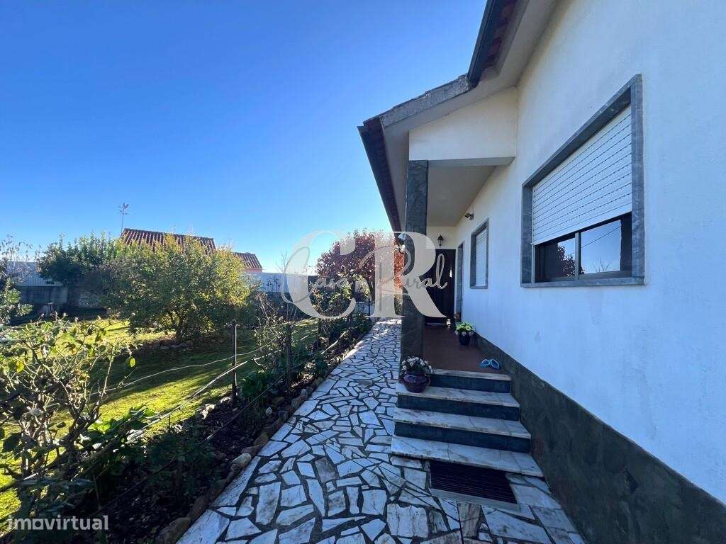 Excelente moradia térrea e independente com jardim em Arega - Figueiró-57