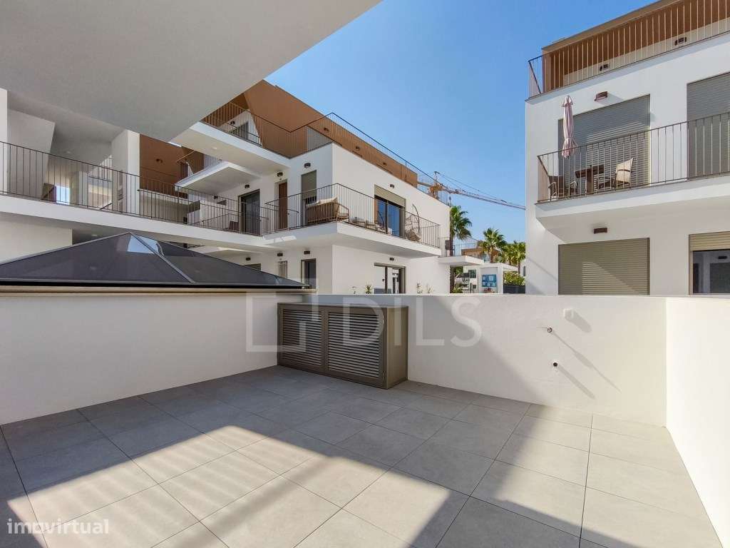 Apartamento T2 com terraço e garagem em Cabanas, Tavira - Grande imagem: 2/60