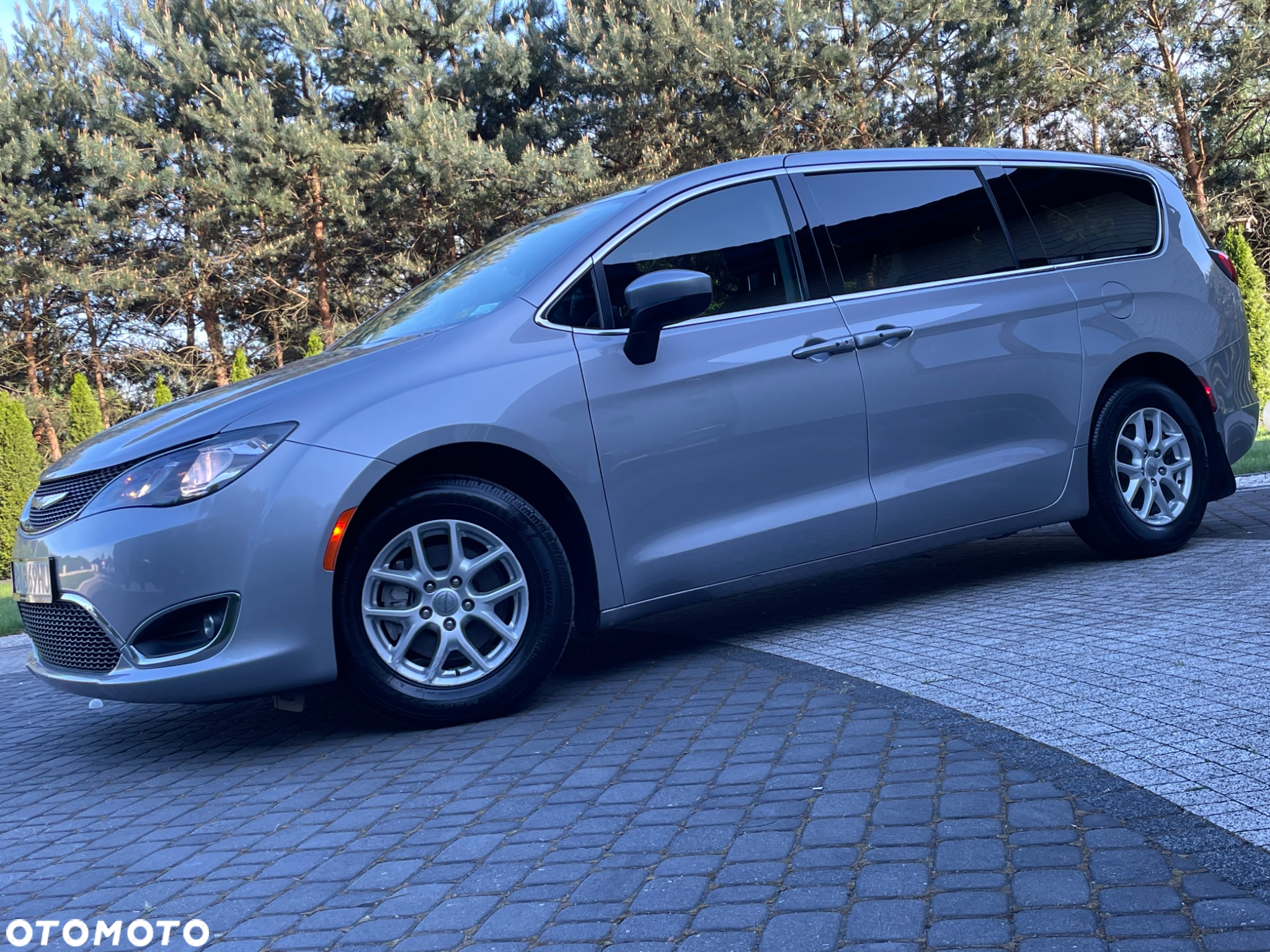 Chrysler Pacifica - 2