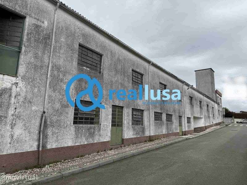 Armazém industrial Escapães Santa Maria da Feira Retoma de banco-7