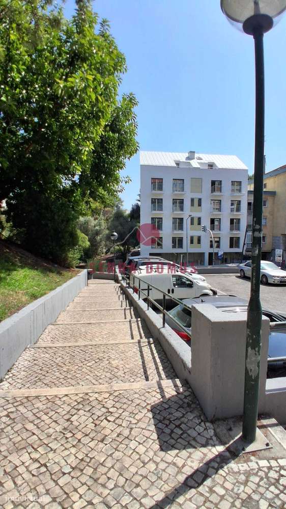 Apartamento T1+1 de 46 m² com logradouro de 20 m² em Sacavém-20