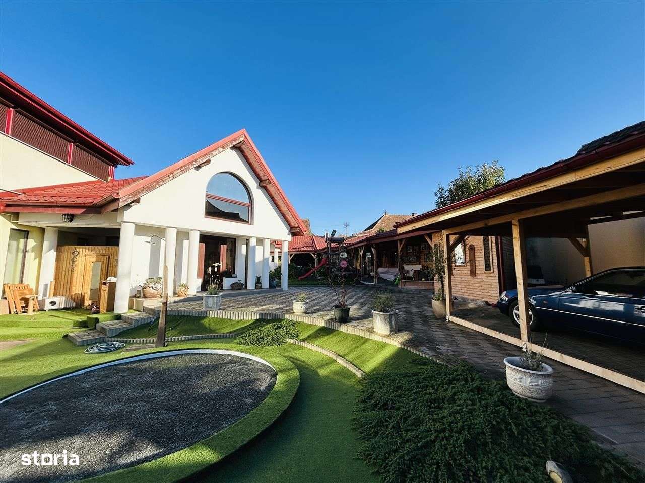 Casă individuală cu iaz, jacuzzi, saună și curte superbă – Cisnădie-1