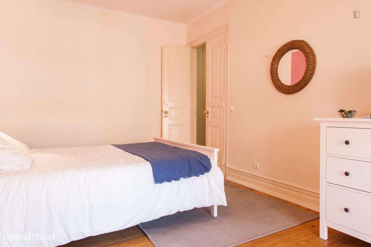 Quarto - localizado em Alameda Lisbon - Grande imagem: 4/15