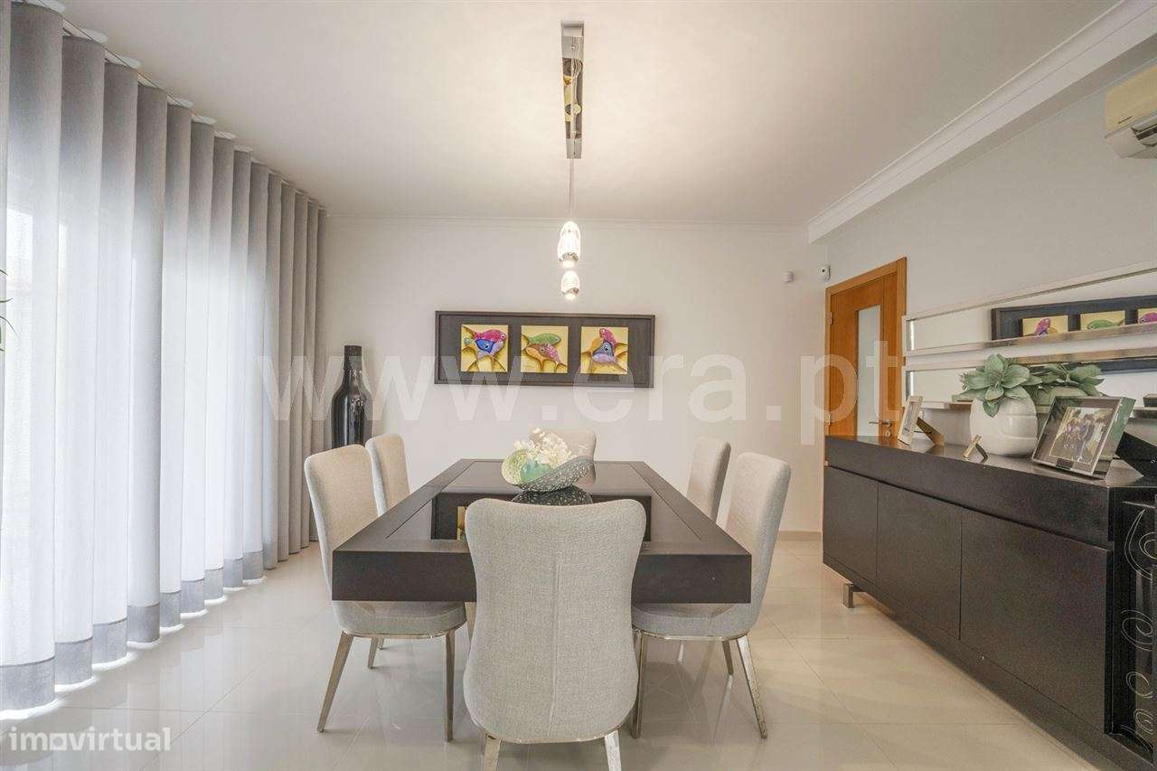 Moradia isolada de gaveto T4; Quinta de Valadares - Grande imagem: 4/29