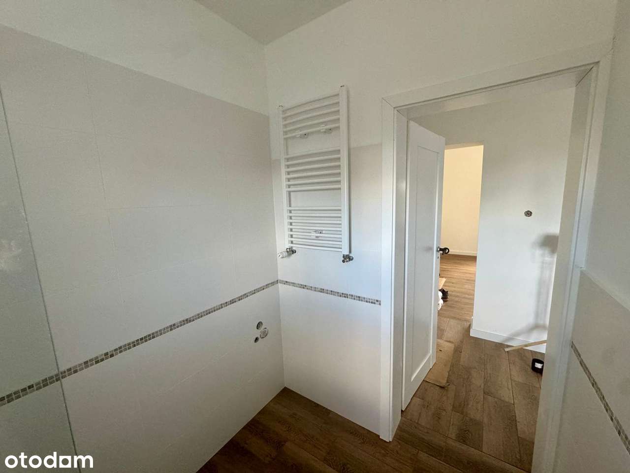 Przytulny dom z garażem, ogródek ze szklarnią, Chomęcice - Pełny obrazek: 4/8