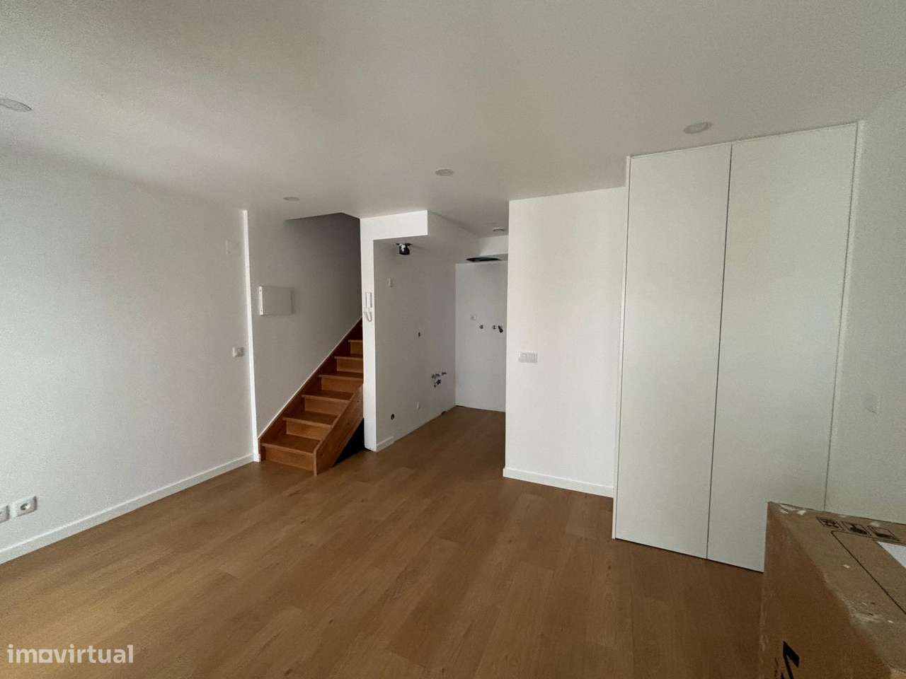 venda de magnifico prédio na Rua da Matemática (4 T0´s e 5 T1's)-53