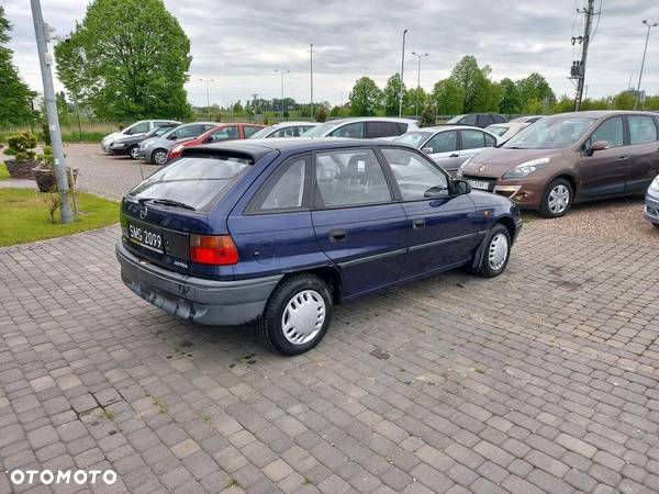 Opel Astra 1.4 GL - 7