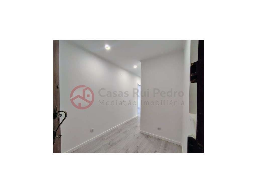 Apartamento T2 totalmente remodelado num Rchão na Graça, Lisboa - Grande imagem: 5/18