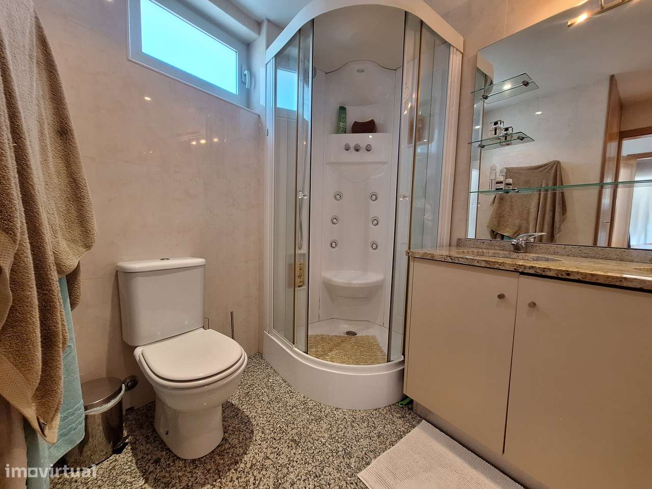 Moradia V3 com design único em Vila Nova de Anha.-23