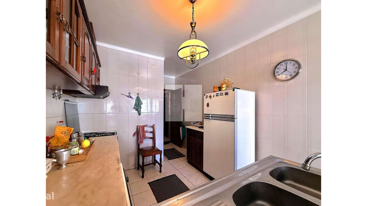Apartamento T2 c/ Arrumo-9