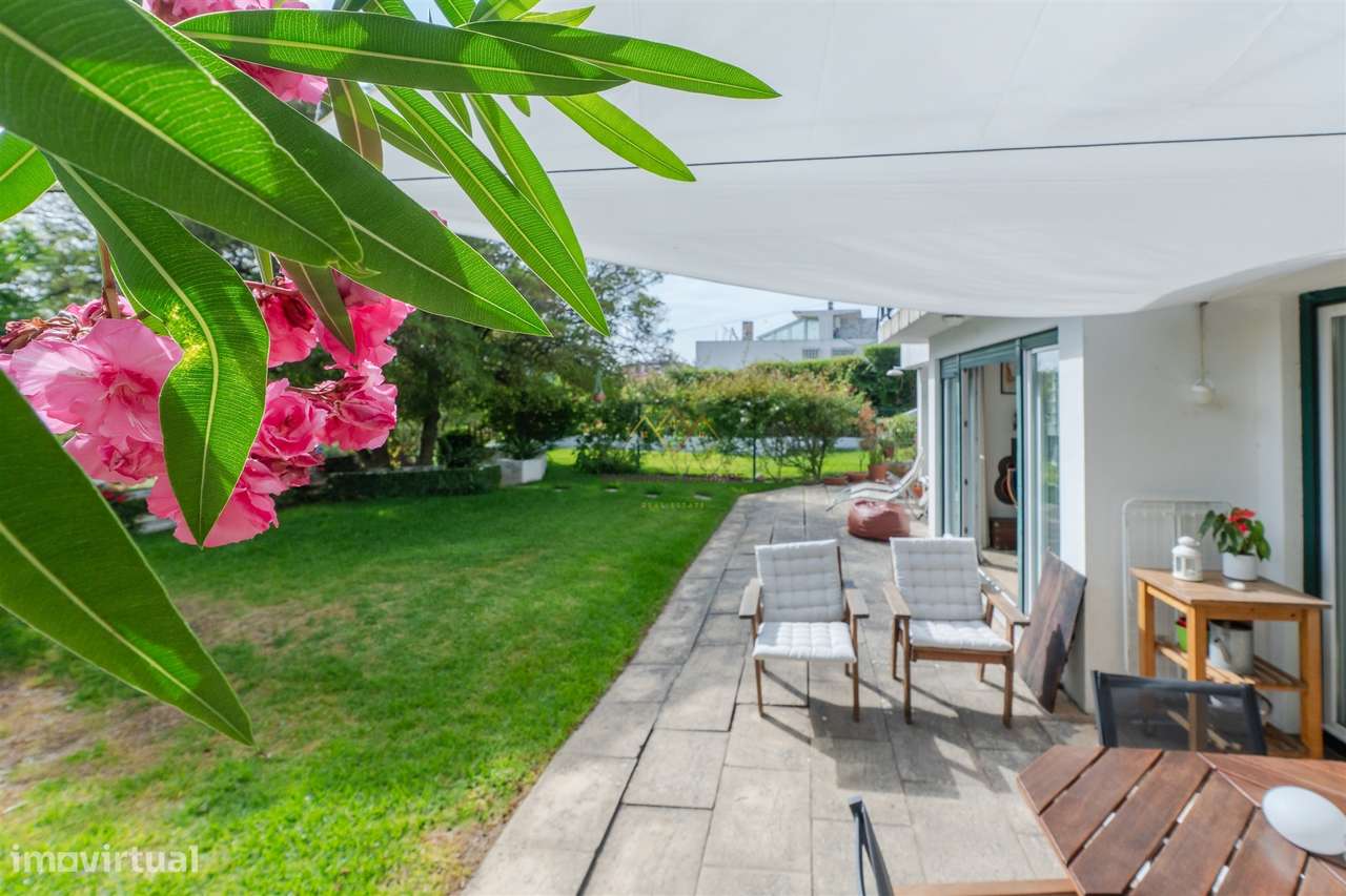 Moradia única à venda numa das melhores ruas de Oeiras - Grande imagem: 3/33