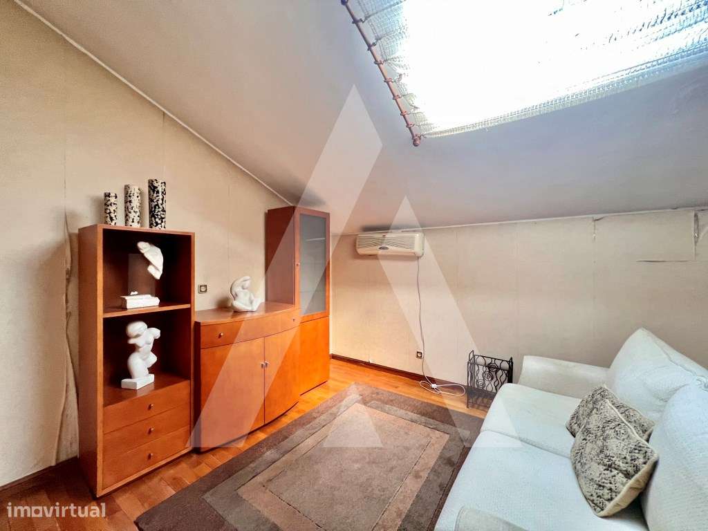 Apartamento T4 Duplex no centro de São João da Madeira-45