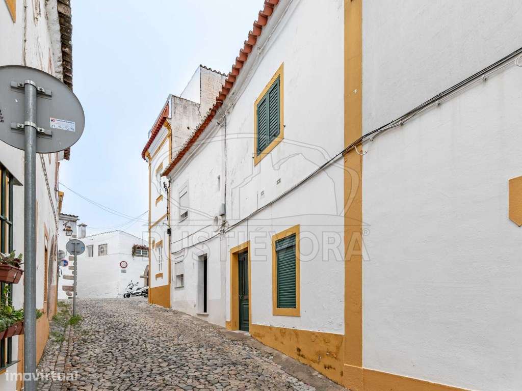 Moradia Unifamiliar T4 no Centro Histórico da Cidade - Potencial de...-37