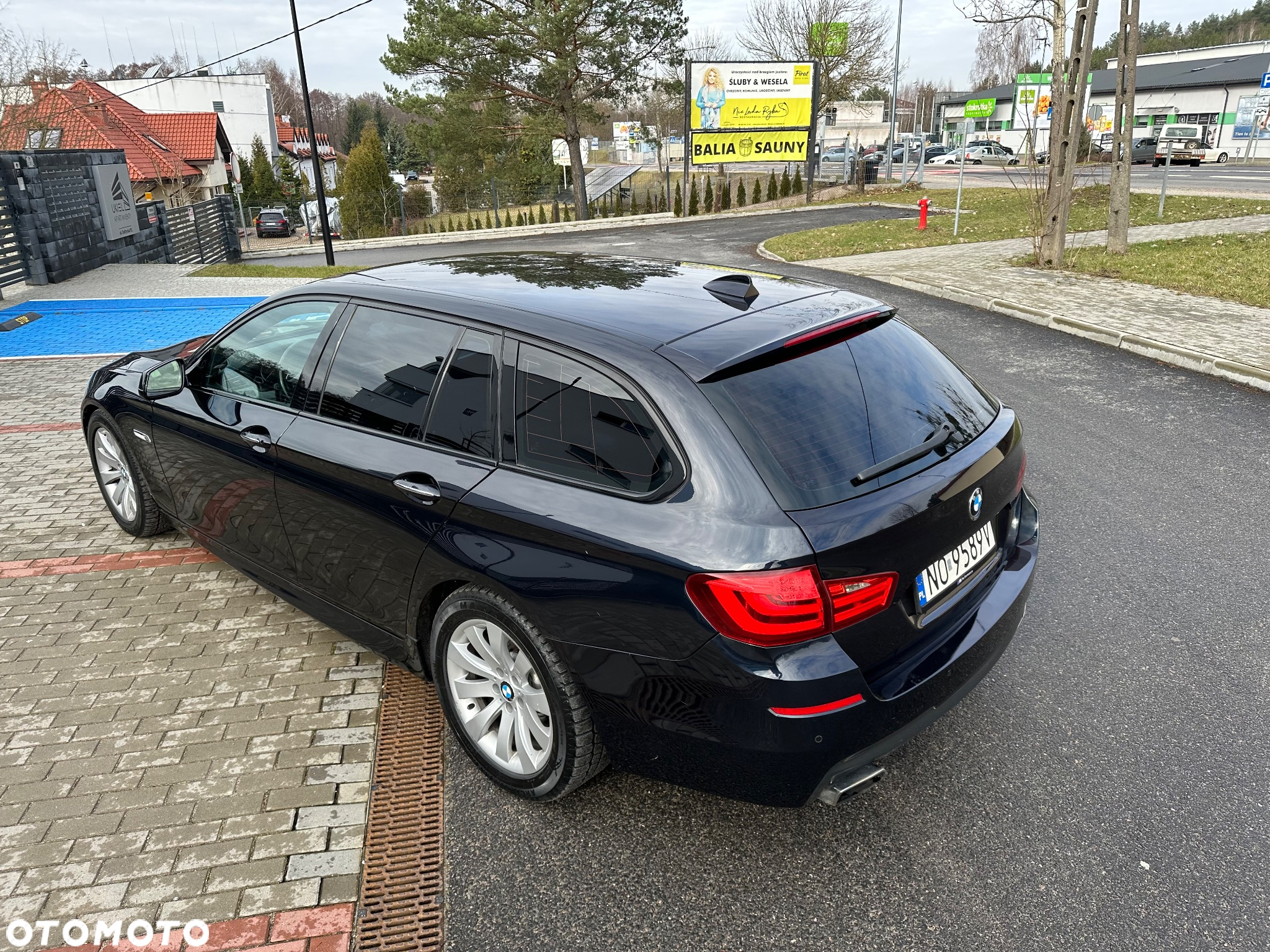 BMW Seria 5 550i - 15