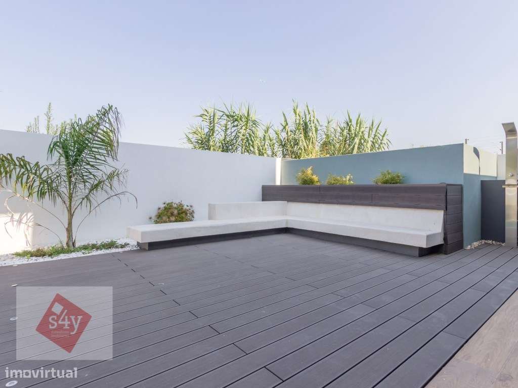 Moradia de Luxo T3+1 Contemporânea - Sobreda, Margem Sul de Lisboa - Grande imagem: 4/49