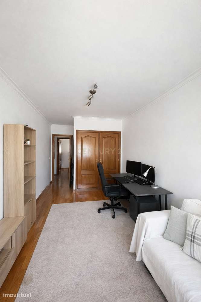 T3 153 m² com varanda | Garagem + 1 lugar de parqueamento a porta | Sa-6