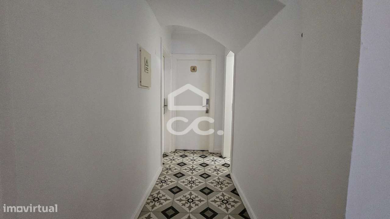 Alojamento com 10 quartos, pronto a rentabilizar, com obras recentes e-36