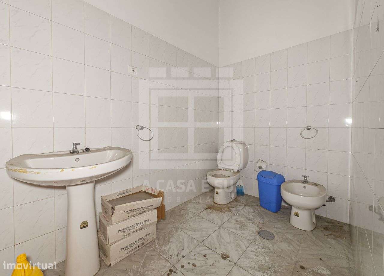 Loja comercial com 689 m2 em São João da Madeira - Grande imagem: 3/13