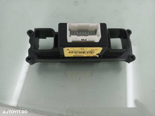 Conector auxiliar USB Hyundai I20 1.3i G4LA-5H 2012-2015  96120-1J000 - 4