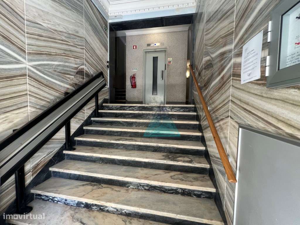 Apartamento T3 em remodelação Cova da Piedade situado num 2º andar ...-21