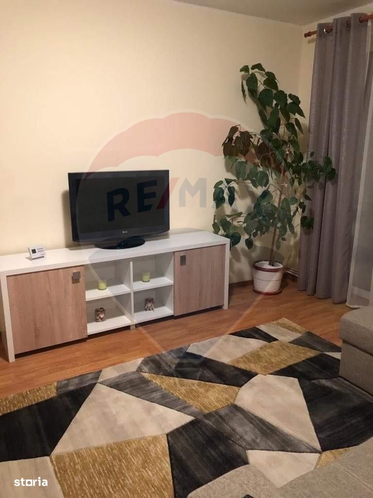 Apartament cu 3 camere de vânzare în zona Central, pe strada Unirii