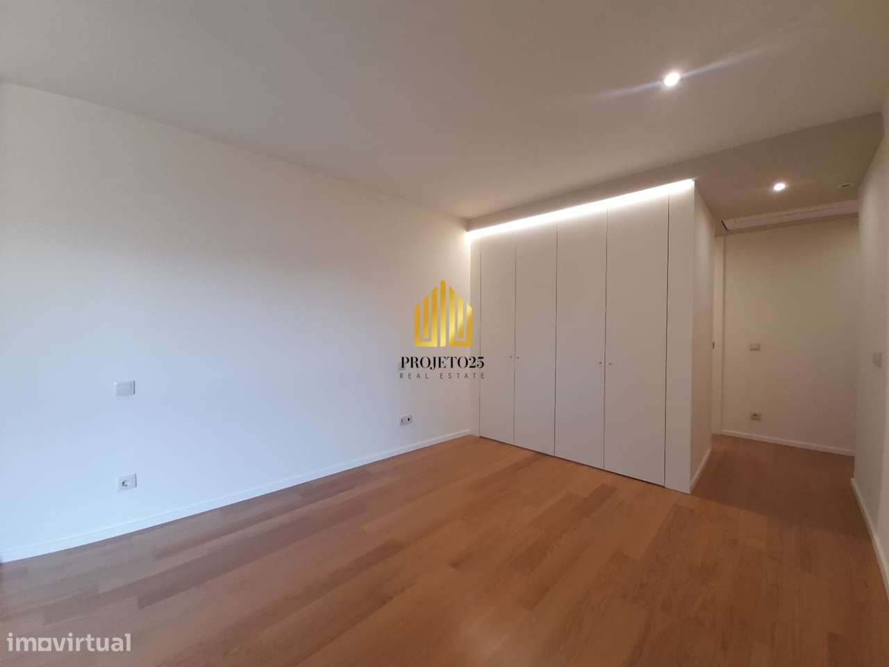 T3 NOVO de Luxo com área bruta de 170m2, junto ao centro e ao Metro!-24