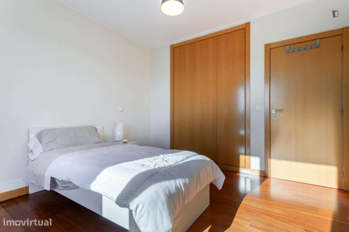 Quarto - localizado em Pedrouços Porto - Grande imagem: 5/10