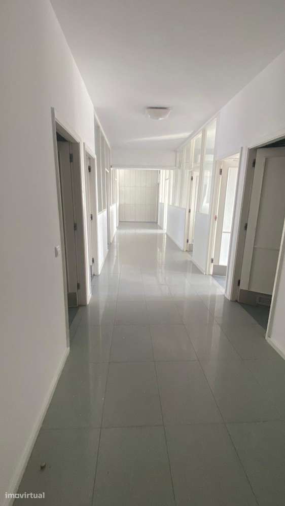 Escritório de 447m², com privilegiada vista, no Centro do Porto-25