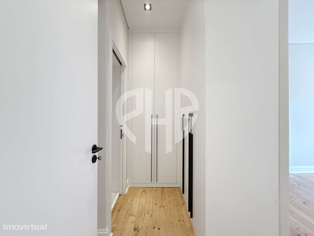 Apartamento T3 // Totalmente Renovado - Av. Almirante Reis-37