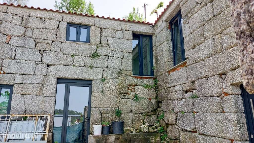 Moradia Ind. V4 p/ concluir c/ piscina - Pinheiro-28