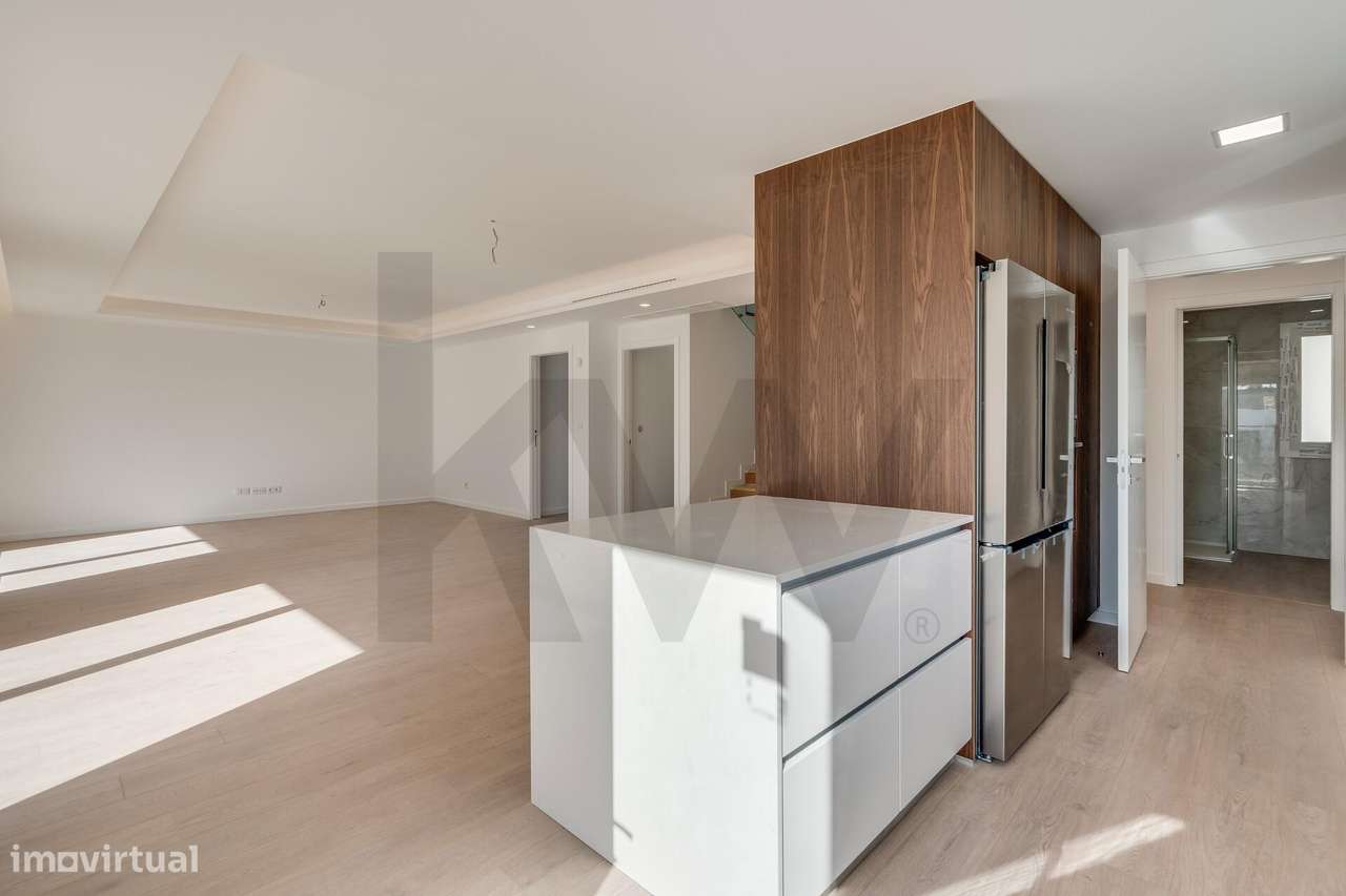 Moradia T4 (+1) em Condomínio Fechado em Cascais com jardim e piscina-10