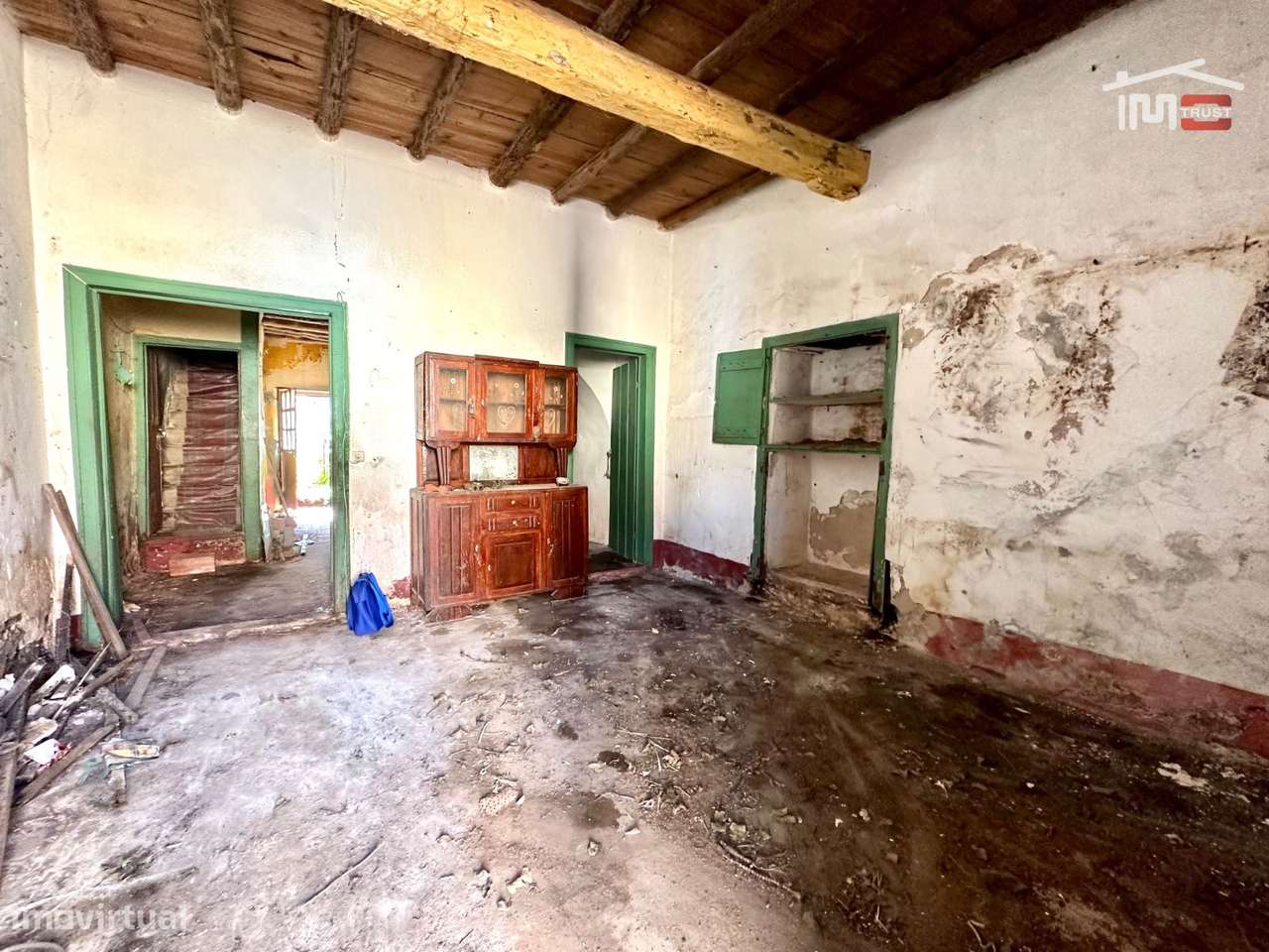 Fantástico Investimento - Moradia com Quintal - Sarilhos Grandes - Grande imagem: 2/32