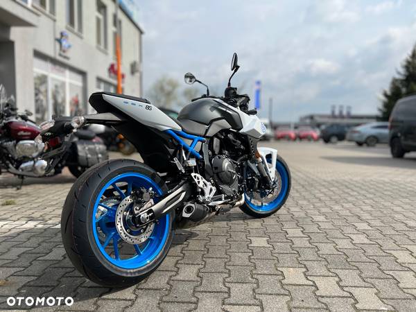 Suzuki GSX - 5